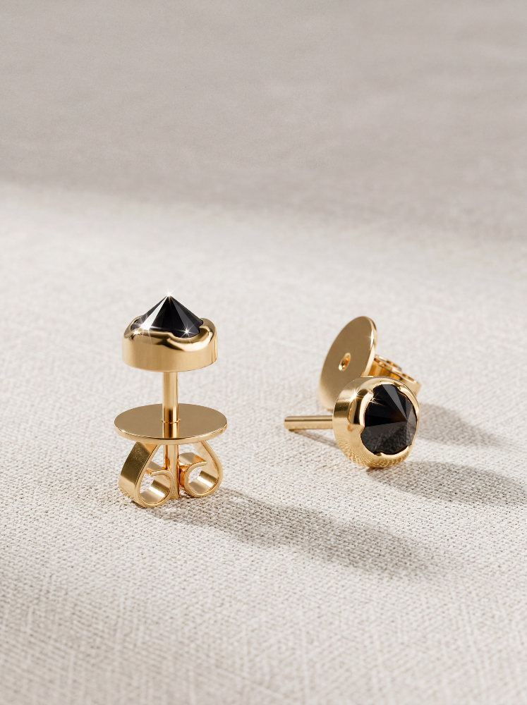 Brinco Ponto Negro Ouro 18K